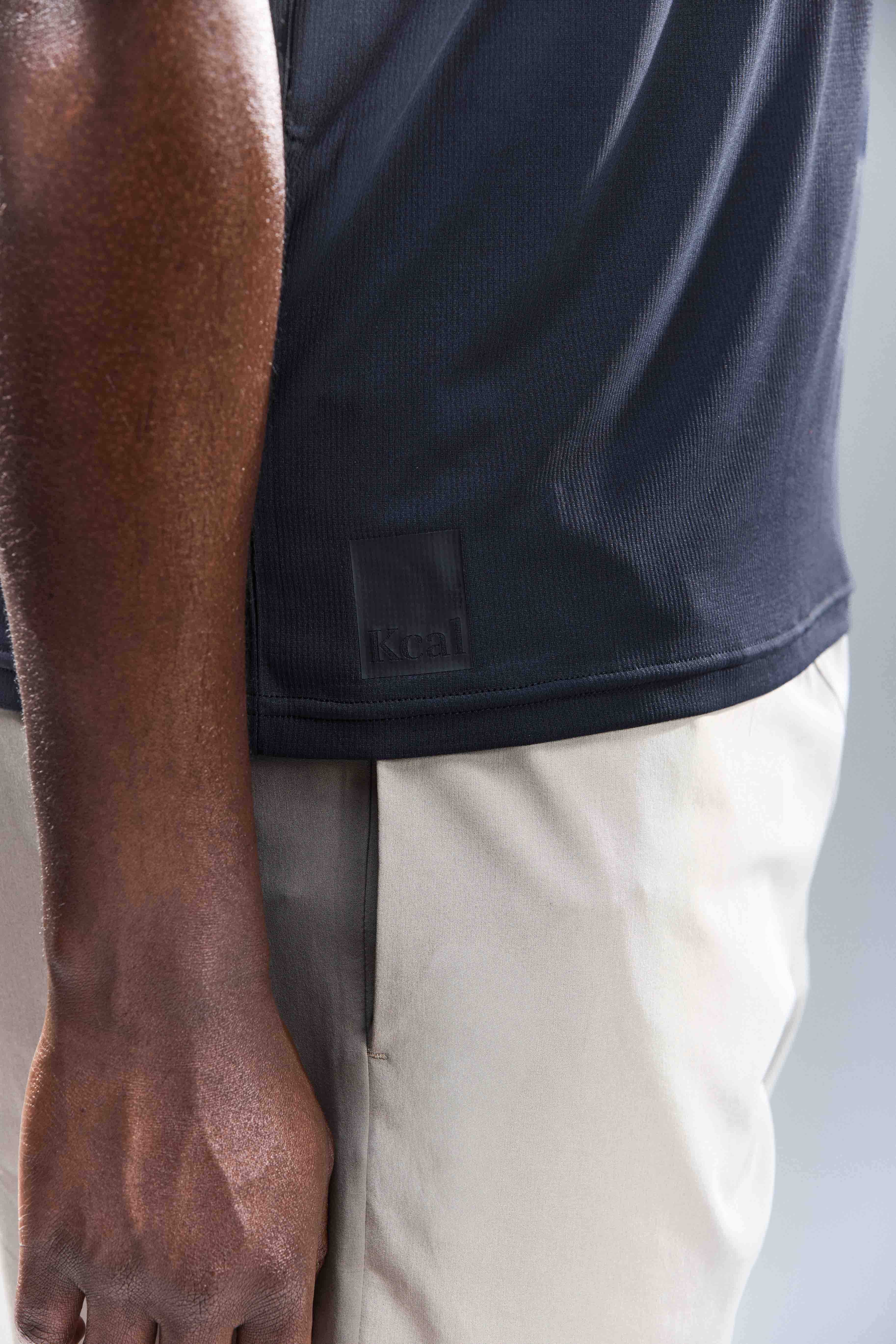 MEN'S MOTION TEE - BURNT BLACK