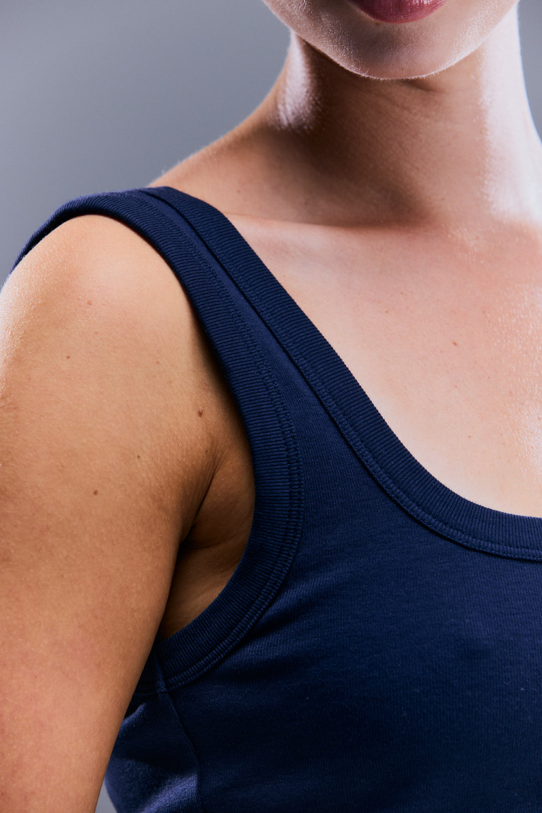 WOMEN'S RESET TANK - TOASTED NAVY