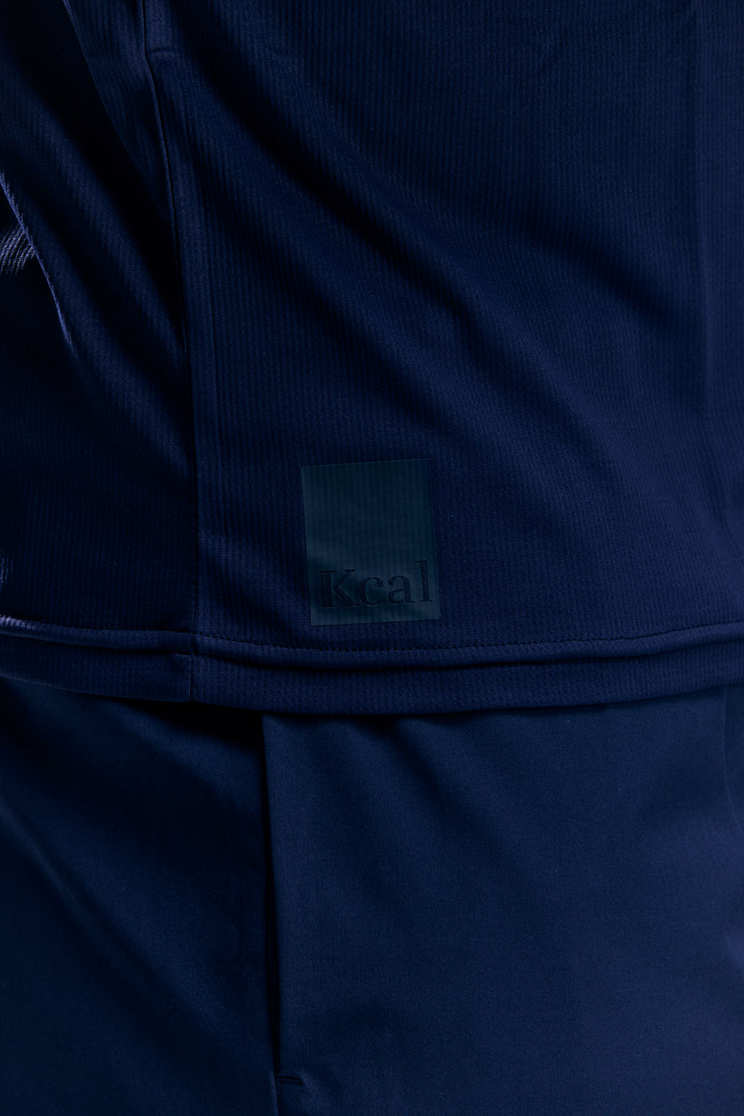 MEN'S MOTION TEE - TOASTED NAVY